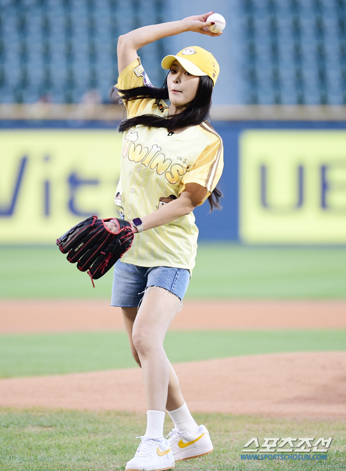  Jeong Yu-mi 'Concentrate and Powerful First Pitch '