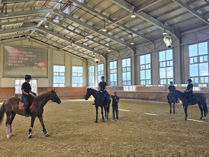  The Korean Horse Association operates a 'Job Support Program in the Second Half' to train professionals in the preliminary horse industry