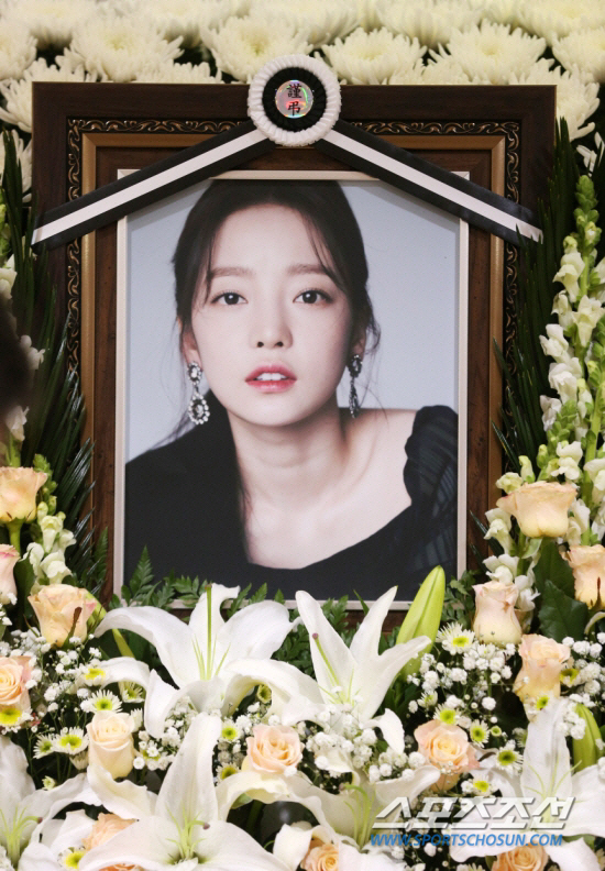  My brother passed the late Koo Hara Act 'Mansae'→Kara Park Gyu-ri 'My universe, thank you'