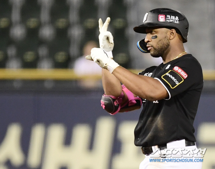 'This is the MVP'3 come-from-behind in the 8th inning → Bambao's home run-like ball jump catch in the 9th inning. KT also came from behind to win 8-7. LG Hernandez's shock upset loss 