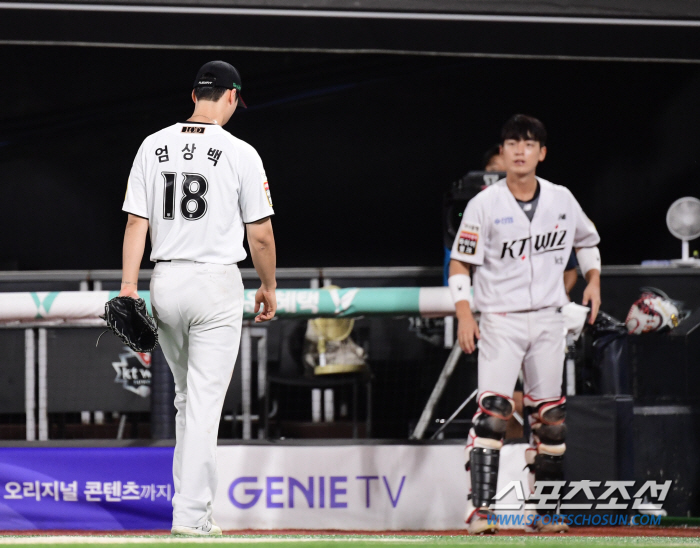 '3 consecutive wins are not allowed by pride. 6 runs in the 6th inning and a big inning explosion...LG and KT will face each other 9 wins and 7 losses. 