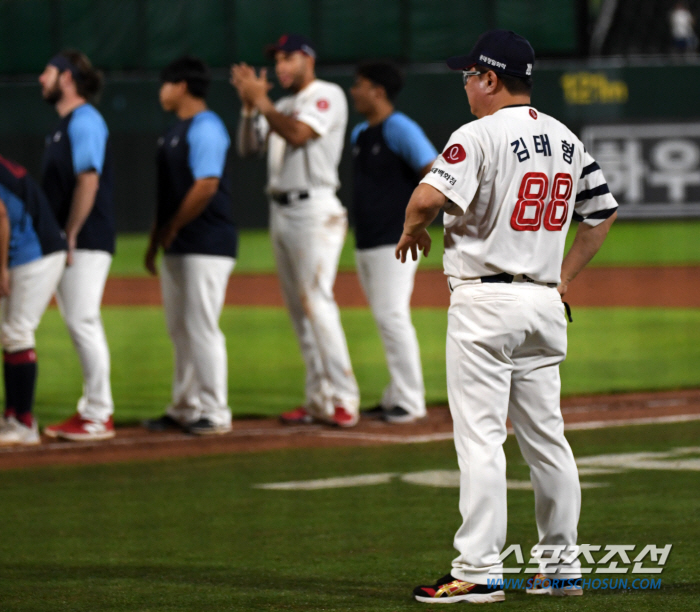 Director Kim Tae-hyung and Kim Won-joong, who won but became hardened...'Winning Series after 5 hours and 30 minutes of right-handed blood fight'