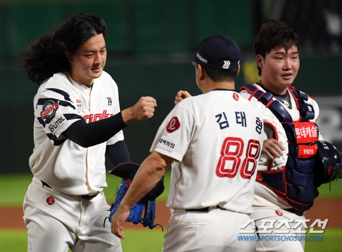 Director Kim Tae-hyung and Kim Won-joong, who won but became hardened...'Winning Series after 5 hours and 30 minutes of right-handed blood fight'