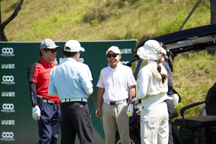 'Golin is also OK, both men and women can win the prize'Pacific Rings Korea hosts a unique amateur golf tournament'Double Golf'