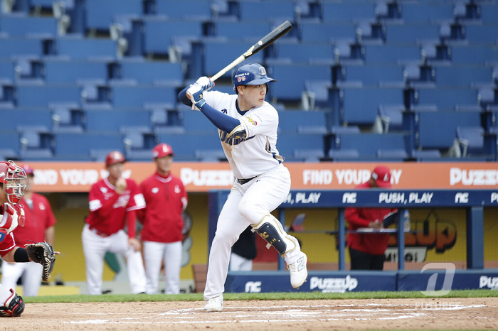 I don't even have a record of playing in the first team...NC Han Jae-hwan's miracle, 4 consecutive at-bats in 1 game, blasting home runs