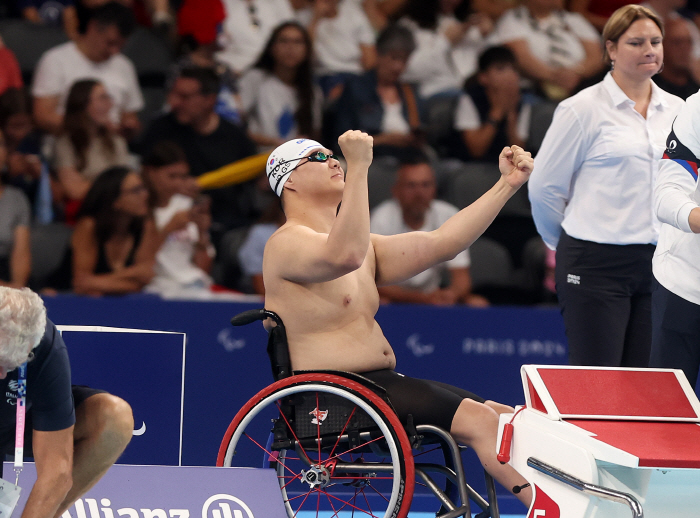  Cho Ki-sung, a three-time winner of the 2016 Rio Paralympic Games, failed to win a medal in 4th place in the 50m breaststroke. The 100m butterfly champion declared his retirement after failing the preliminary round