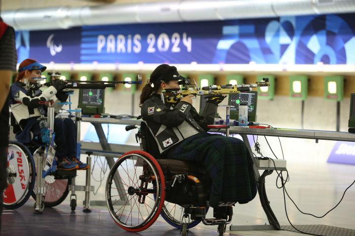  Korean team's first medal, shooting Lee Yun-ri, women's 10m air rifle silver medal