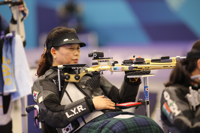  Korean team's first medal, shooting Lee Yun-ri, women's 10m air rifle silver medal