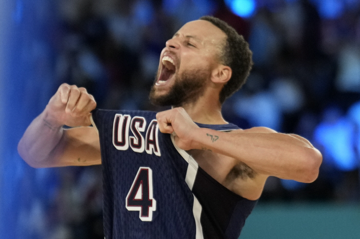 Stephen Curry, No. 1 overall NBA salary, signed a one-year extension with GS for 62.6 million. The salary for the 2026-2027 season is second place