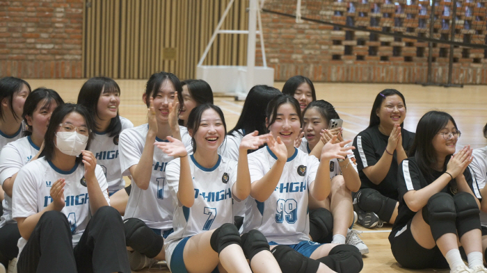 'We founded a volleyball team at Woori Card's invitation'Kim Ji-han, Park Joon-hyuk's special volleyball class. 'I think I'll be a fan forever.'