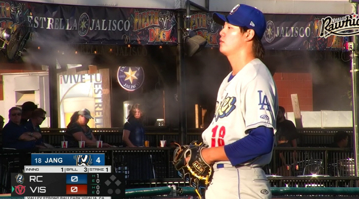 Jang Hyun-seok's left foot twisted → Pitcher coach who was surprised → Replaced after 2 innings, 99-mile prospect Bo Young...Strikeout rate 40.9%