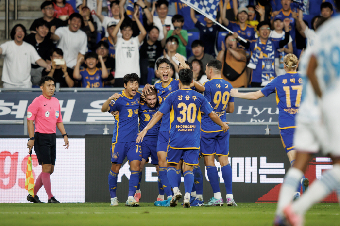 'I can't believe I scored 9 goals in the East Sea.' Arabidze's multi-goal  goal → Ulsan, 5-4 win over Pohang'Reclaiming the Leadership'