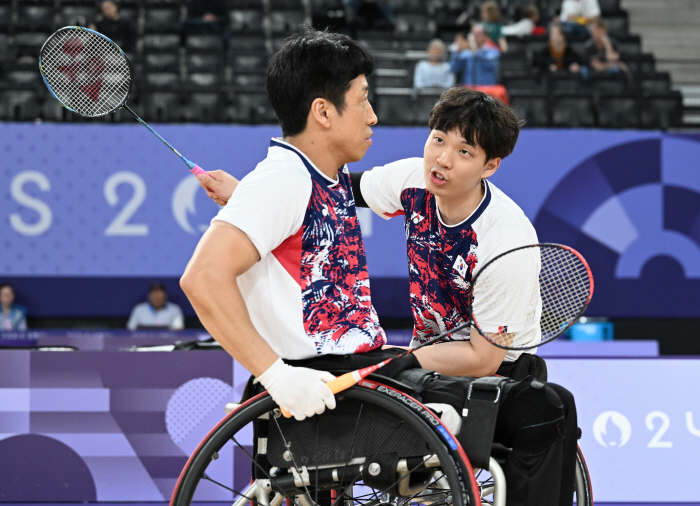  'Badminton Kim Cheong-shin' 26-year-old duo Jung Jae-gun and Yoo Soo-young passed the group qualifying round