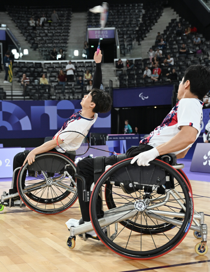  'Badminton Kim Cheong-shin' 26-year-old duo Jung Jae-gun and Yoo Soo-young passed the group qualifying round