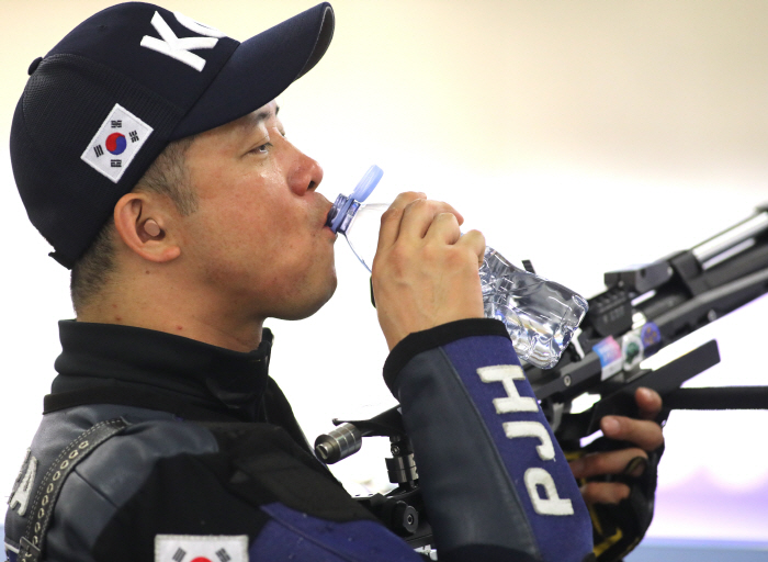  'Olympic Games as usual!' Air Rifle Park Jin-ho wins his second gold medal