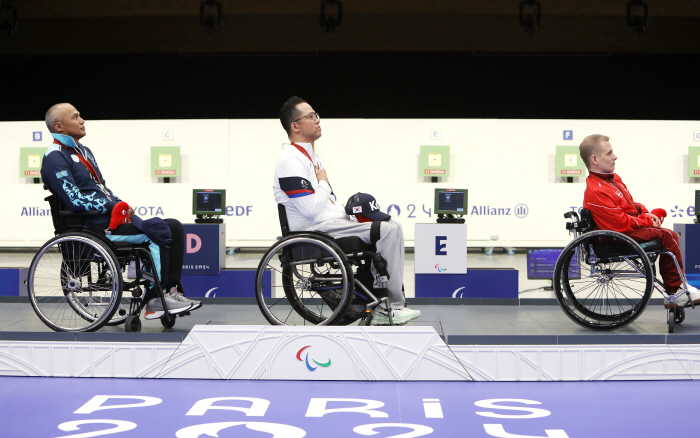  Park Jin-ho completed his career with 'Paris Paralympics 金' 'Wife and family who will be crying right now, I want to see them first.'