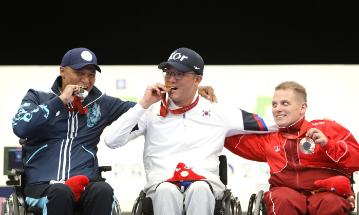  Park Jin-ho completed his career with 'Paris Paralympics 金' 'Wife and family who will be crying right now, I want to see them first.'