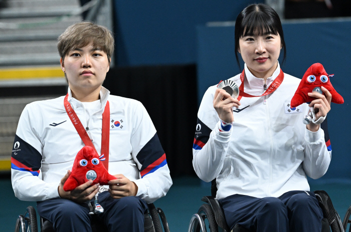  Seo Soo-yeon and Yoon Ji-yu won the 銀 for the Paris Paralympics. Expectations collapsed in front of the wall in China