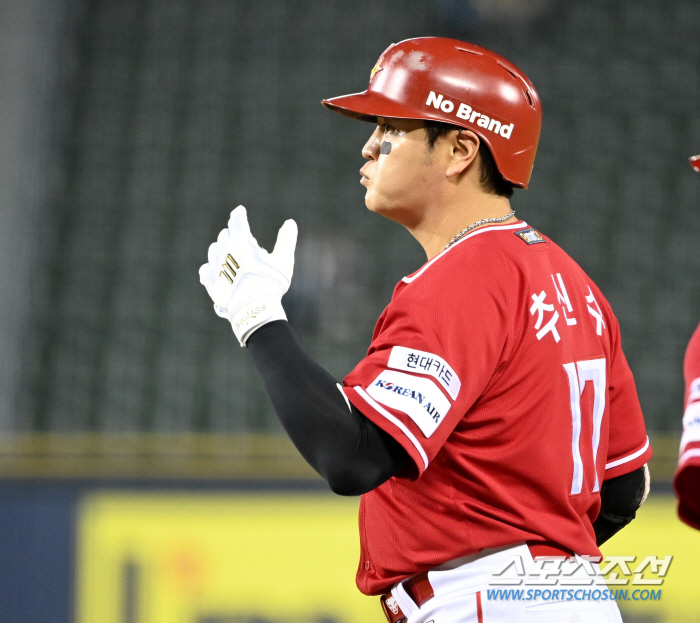 'Thigh pain'SSG's main shortstop, Shin Bum-soo, designated hitter who will rest well until the weekend 