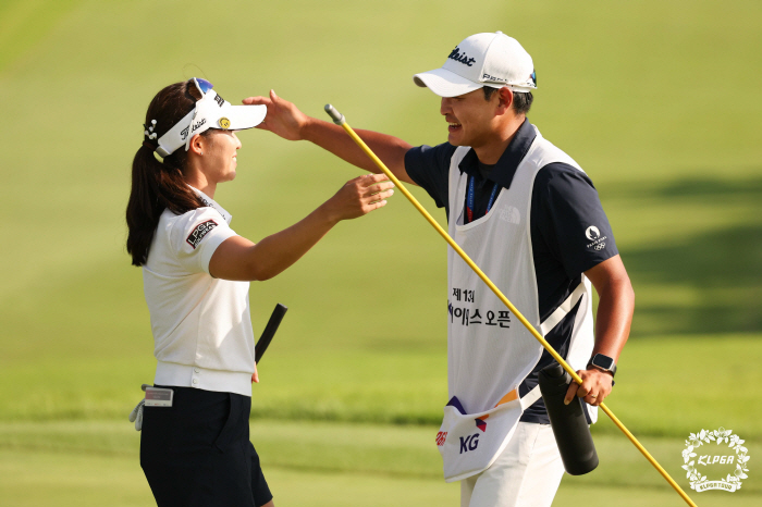 ''I've been steadily making up for my shortcomings, and in the end...' Bae So-hyun, who won his third victory of the season in 15 days at the KG Open