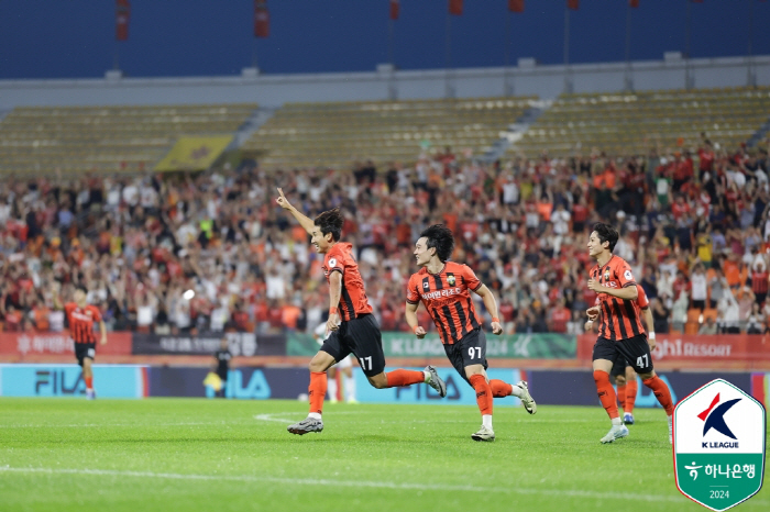 'Choi Kyu-baek Theater Goal' Suwon FCvs Kangwon, 2-2 draw Kangwon'Enters Final ARecapture 1st place'