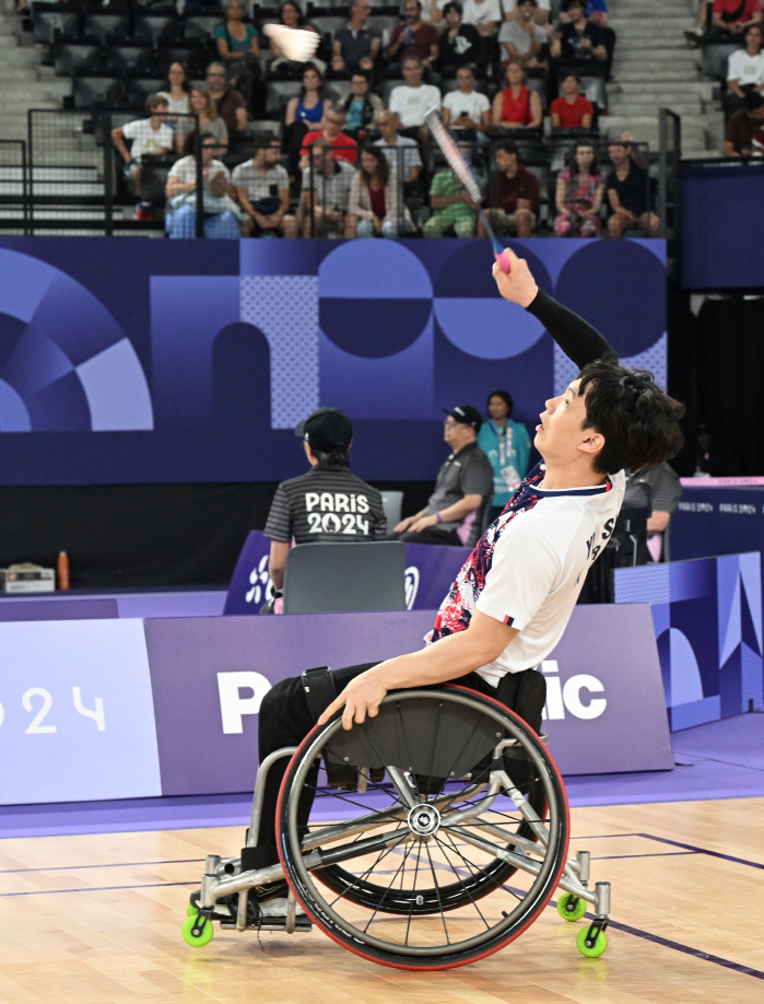  There's also a medal for Korean badminton singles. Yoo Soo-young and Kim Jung-joon (WH2) made it to the semifinals together by winning the group stage