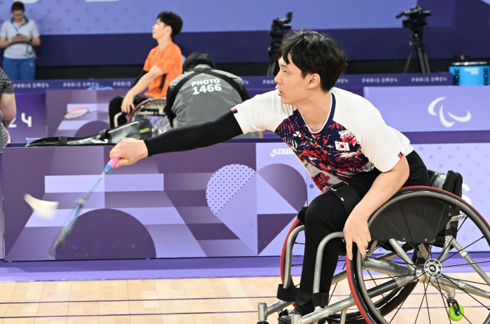  There's also a medal for Korean badminton singles. Yoo Soo-young and Kim Jung-joon (WH2) made it to the semifinals together by winning the group stage