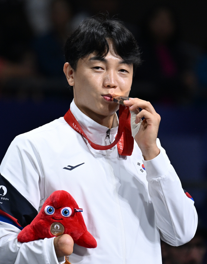 '2028 LA Games, too!' Joo Jung-hoon, who won a 銅 through injury fighting, continues the new history