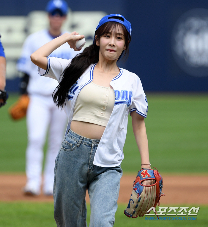  Yoo Ji-ae 'Excited first pitch '