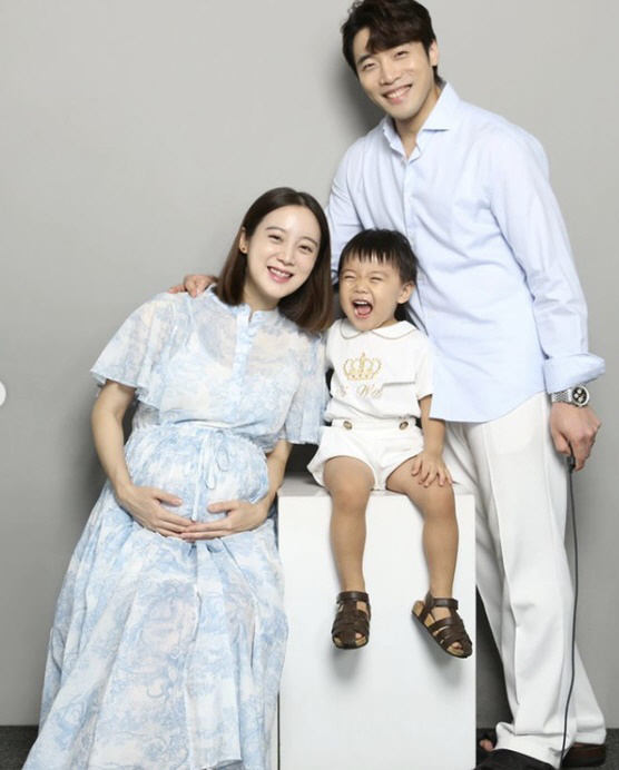  Won-Gul, Woo Hye-rim, full-term baby ♥ Shin Min-cheol's kiss..Sweet family picture