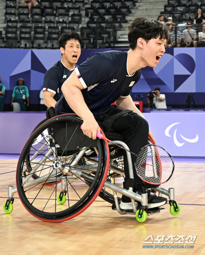 'Enjoy your anger today and joy tomorrow' 'Enthusiastic racket youth'Yoo Soo-young's first Paralympic silver medal 