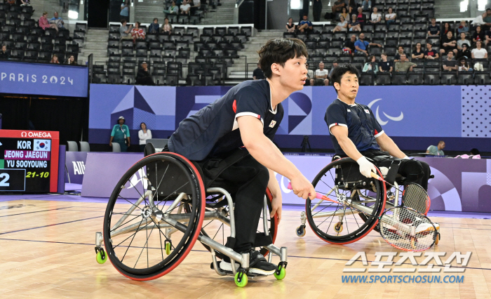 'Enjoy your anger today and joy tomorrow' 'Enthusiastic racket youth'Yoo Soo-young's first Paralympic silver medal 