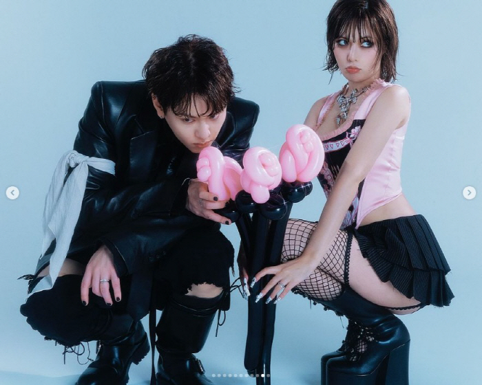 Hyuna ♥ Yong Junhyung, is this a wedding pictorial? An unconventional concept that goes back and forth between pure and sexy. 