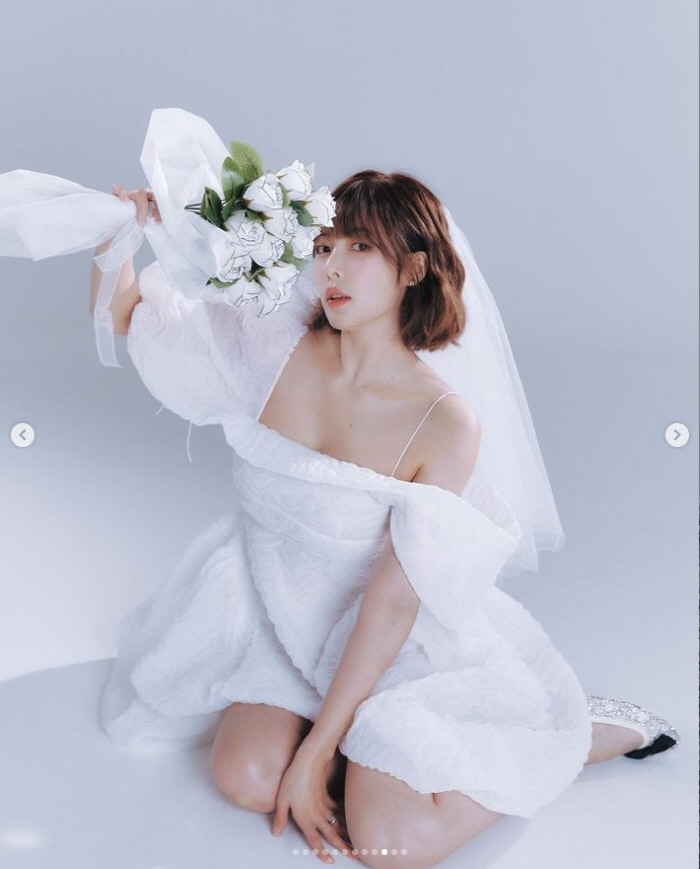 Hyuna ♥ Yong Junhyung, is this a wedding pictorial? An unconventional concept that goes back and forth between pure and sexy. 