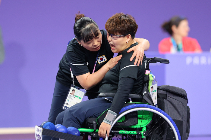 Jung So-young, who missed the opportunity to turn the tables due to timeouts, won silver medal in individual Paralympics competition after 12 years