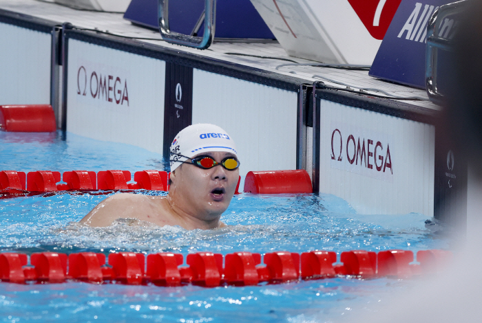  Swim Jo Gi-seong, who wept at only 0.16 seconds'My defeat', Paris was too harsh for him