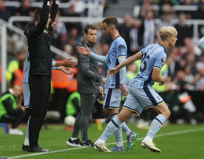 Will there be a claim again 'Shock Release'...'One-top performance is difficult'''Silence from the left'...''0 effective shots'Son Heung-min disappointed sluggishnesslowest rating→ Tottenham lost 1-2 to Newcastle