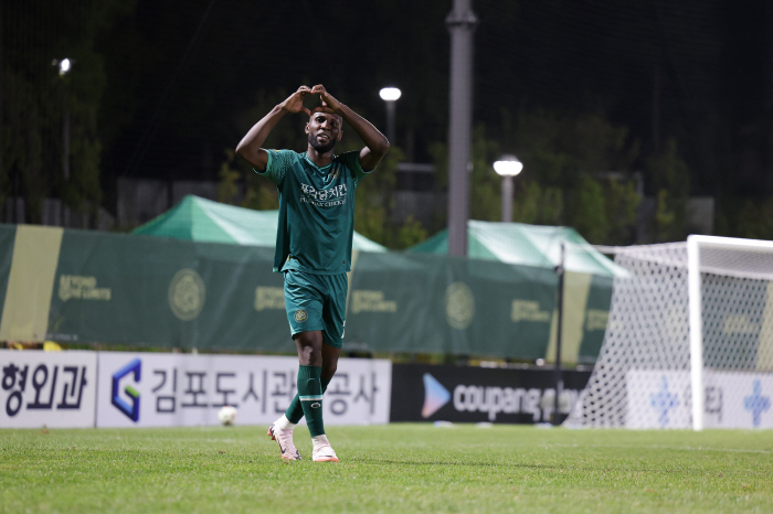 Lee Chang-geun, who escaped the relegation zone in Daejeon, is the best star in the 29th round of the K League...The 29th round MVP of the K League 2 is 'Portrick'Lewis