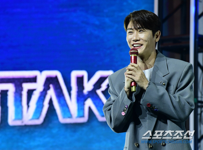  Youngtak's comeback showcase 'Tak is back'