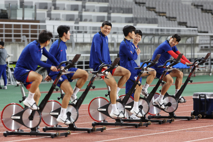 'Son Heung-min, Lee Kang-in, and Kim Min-jae join the 3rd leader''Hong Myung-bo, on the 2nd day of the convocation'First full group training'