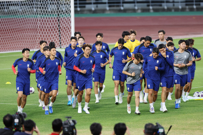 'Son Heung-min, Lee Kang-in, and Kim Min-jae join the 3rd leader''Hong Myung-bo, on the 2nd day of the convocation'First full group training'