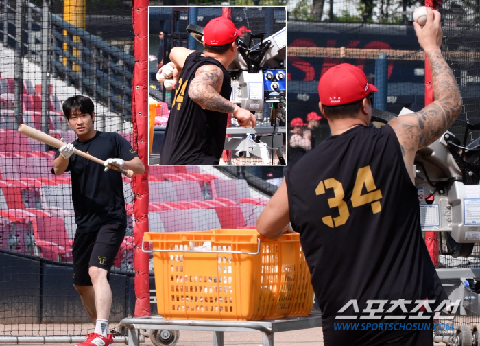 Choi Hyung-woo, who trained Park Chan-ho's bunt, and no coach does this movement with the utmost sincerity...Veteran can be cute, too. 