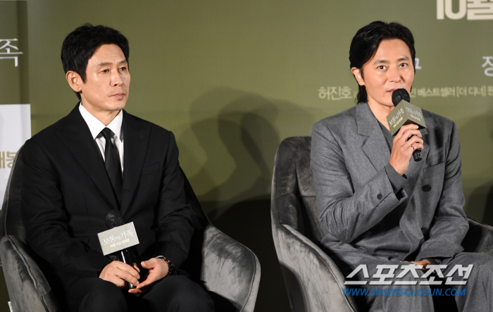 Jang Dong-gun 'I've slept with Seol Kyung-gu's knee after drinking, he's already the real one in my heart '