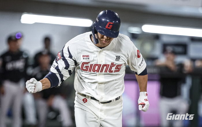 Lotte's first fall baseball in 7 years? It's not a dream! '15 → 6 points for a batter in the 7th inning' Reversal drama to archrival KT 