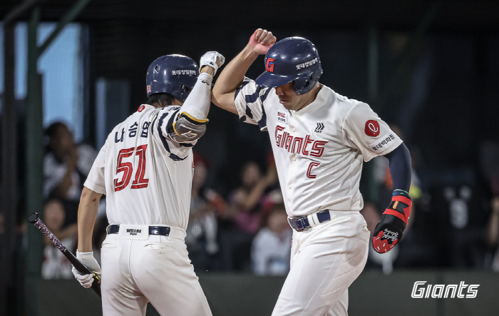 Lotte's first fall baseball in 7 years? It's not a dream! '15 → 6 points for a batter in the 7th inning' Reversal drama to archrival KT 