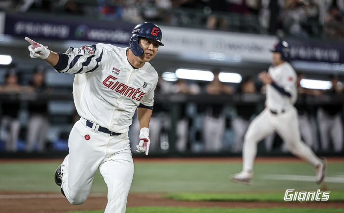 Lotte's first fall baseball in 7 years? It's not a dream! '15 → 6 points for a batter in the 7th inning' Reversal drama to archrival KT 