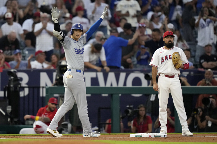 Ohtani Gurney Betts Explodes! A triple in his home, RBI and two runs, and home run-stealing takes a rest...LAD 6-2 LAA