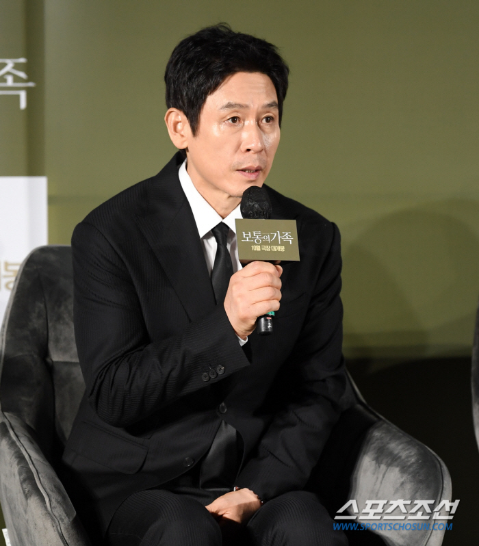 'Ordinary Family'Seo Kyung-gu'Materialist lawyer 役, cool-headed and rational person'