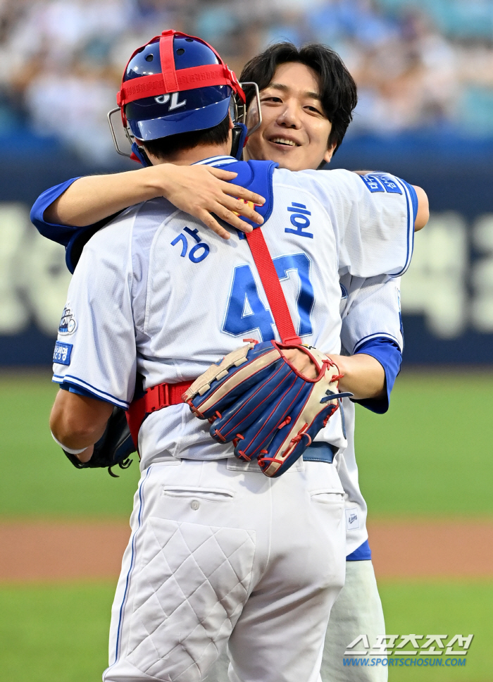  Hugs with Heo Hyungkyu and Kang Minho