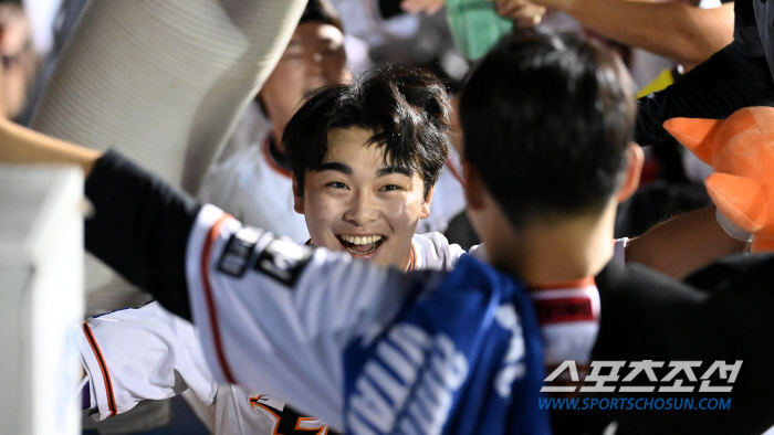 Reversal artillery Moon Hyun-bin, hot hugs, and folder greetings in a good match... 7 wins, Dongjoo Moon, 'Hit - The day I helped all the defense'